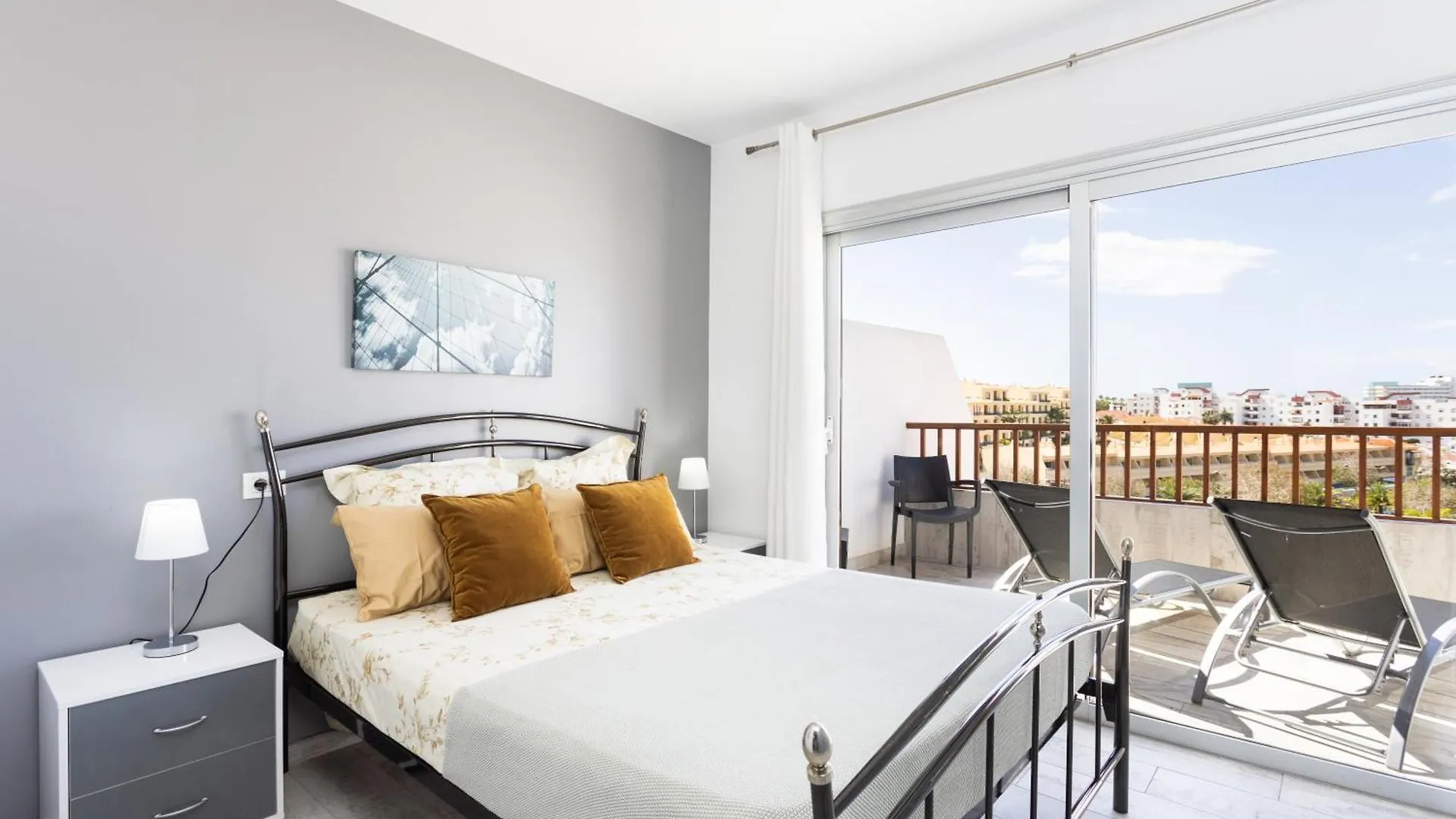 Appartement Bright & Elegant Duplex With Terrace And Pool, Just Steps From Puerto Colon à Costa Adeje