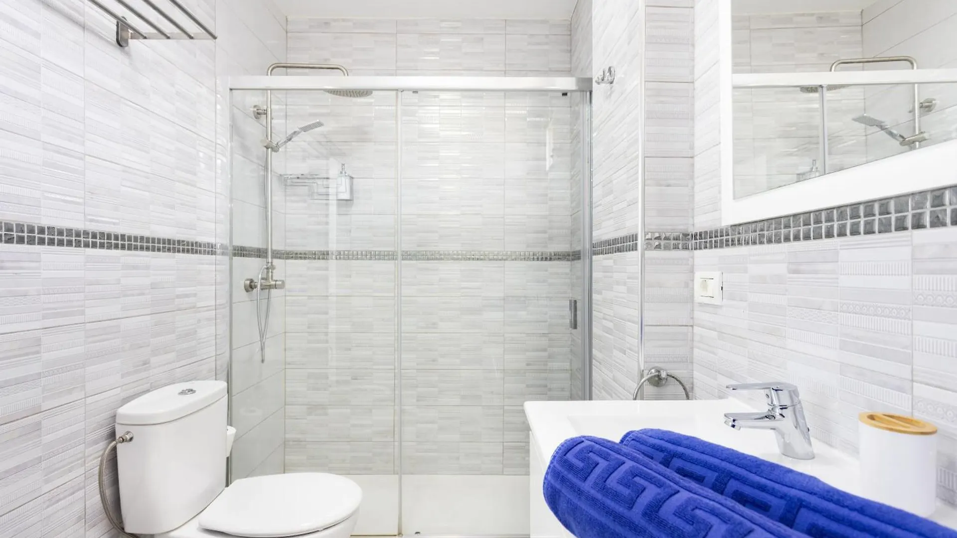 Appartement Bright & Elegant Duplex With Terrace And Pool, Just Steps From Puerto Colon à Costa Adeje