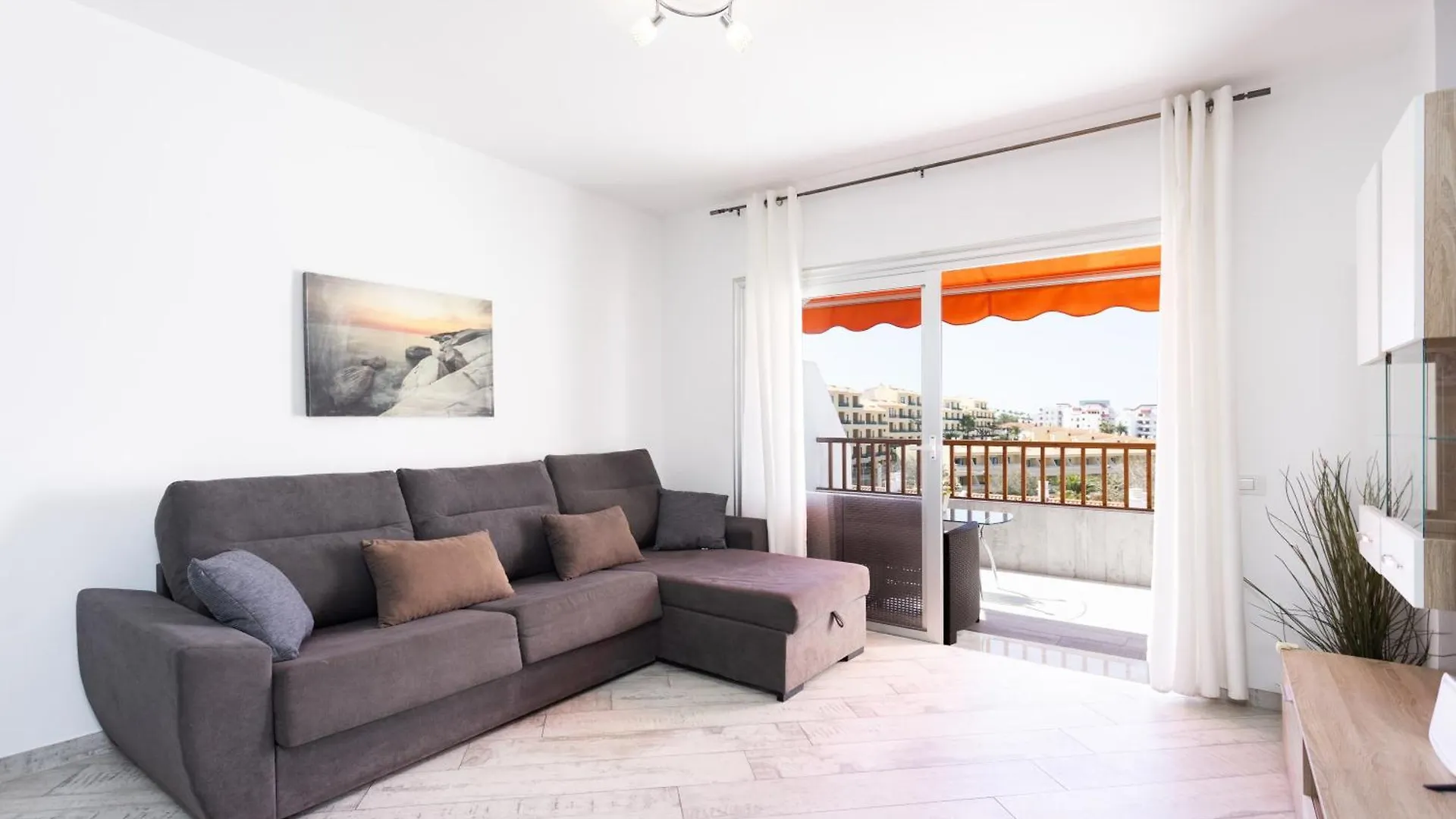 Appartement Bright & Elegant Duplex With Terrace And Pool, Just Steps From Puerto Colon à Costa Adeje